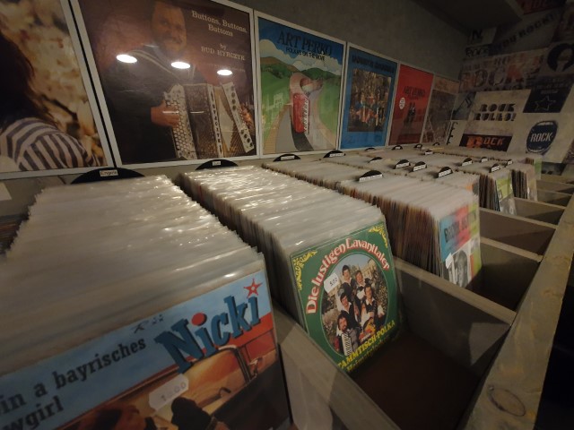De platenwinkel in friesland, groningen en drenthe voor prachtig unieke vinyl singles en lp's van vele artiesten engels en nederlands