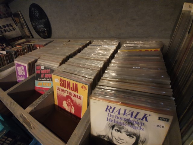 Tweedehands en gebruikt vinyl ls platenzaak in drenthe, friesland en overijssel mar ook gelderland zit in Hoogeveen